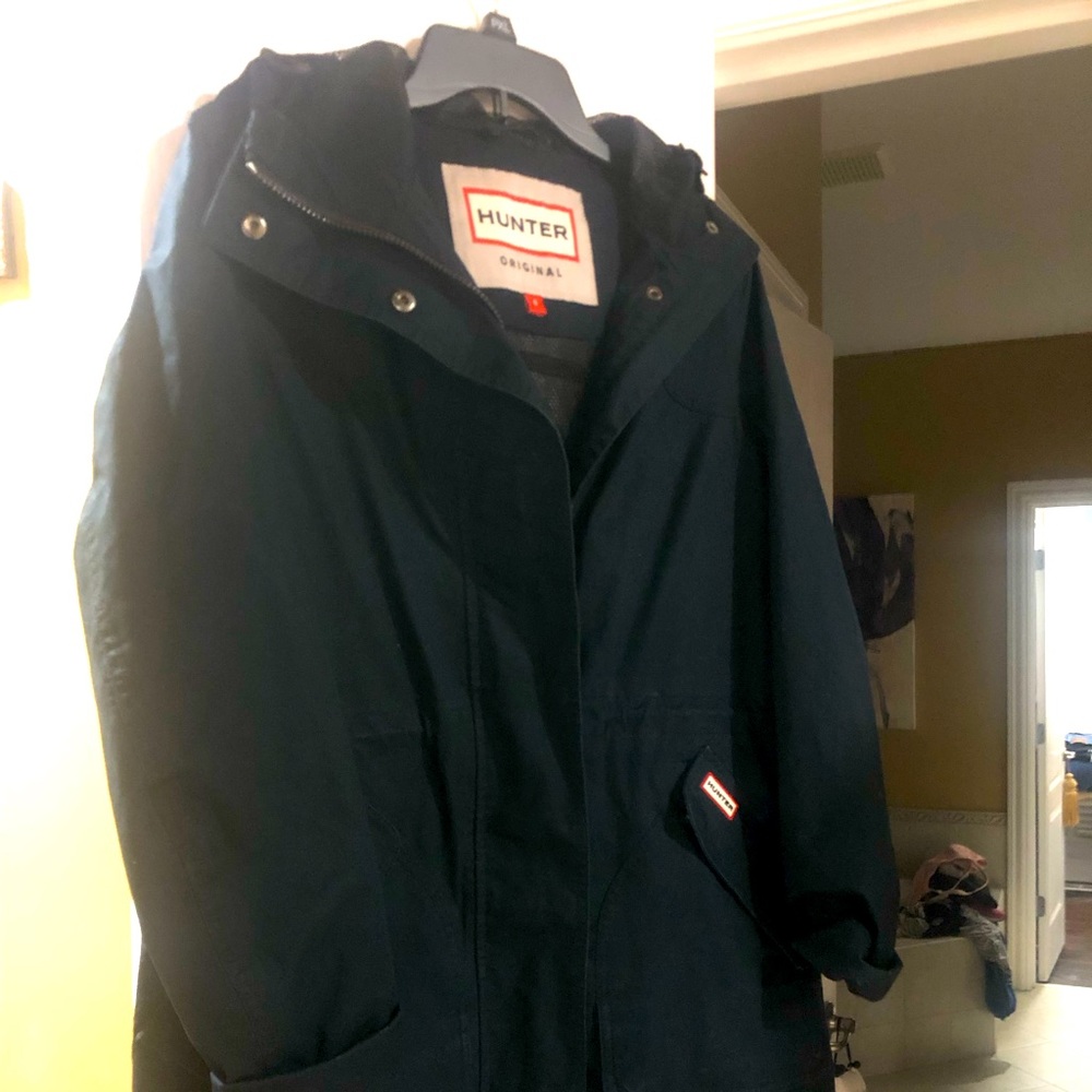 Hunter high quality raincoat with hood- size small but fits like a medium.